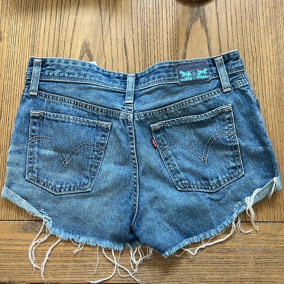 Levi’s Denim Shorts - Picture 2 of 2